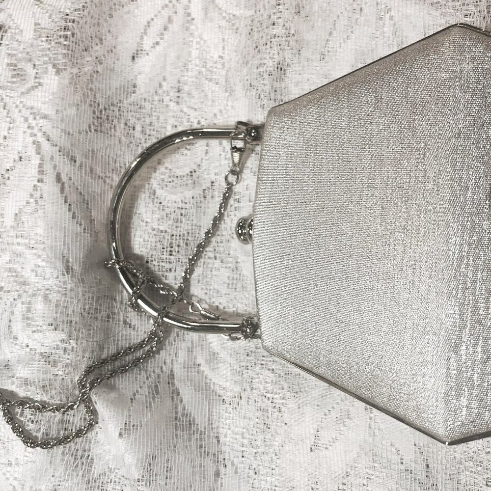 Silver Metallic Evening Bag with Chain Handle – Vintage Style Clutch